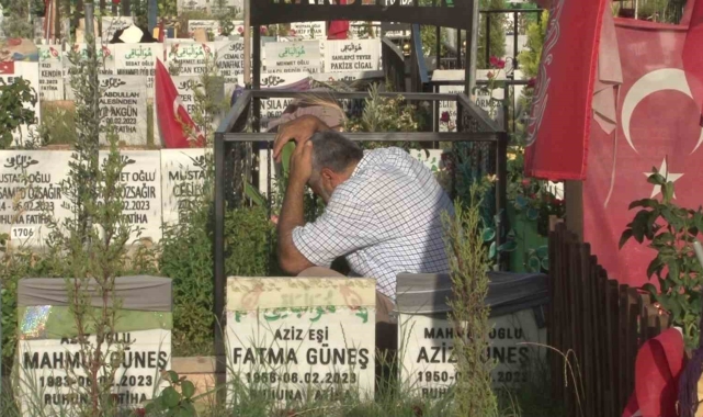 Adıyaman'da depremzedeler mezarlıklara akın etti