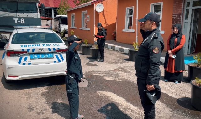 Ağrı'da, kalp nakli bekleyen minik Muhammed'in polis olma hayali gerçek oldu