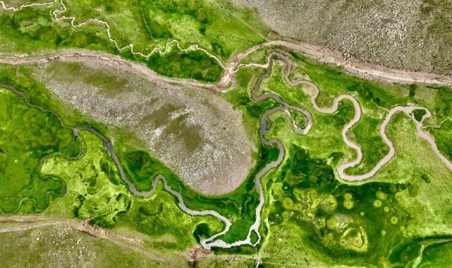 Ağrı'nın volkanik platolarındaki menderesler dronla görüntülendi