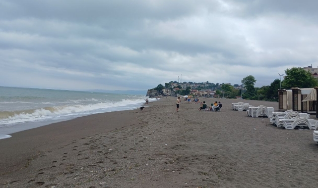 Akçakoca'da bazı plajlar hariç denize girişler yasak