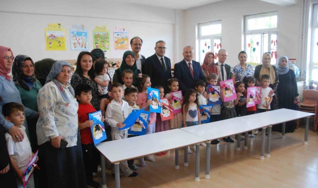 Akşehir'de 17 bin öğrenci karne alıp yaz tatiline girdi