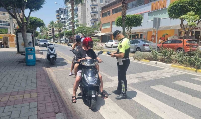 Alanya'da aranan 3 şahıs yakalandı