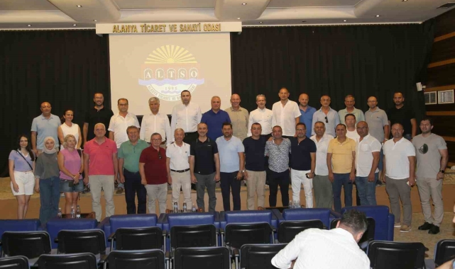 Alanya'da emlak ve inşaat sektörünün sorunları masaya yatırıldı