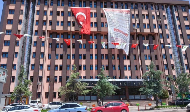 Alkollü şahıstan belediye binasına silahlı saldırı