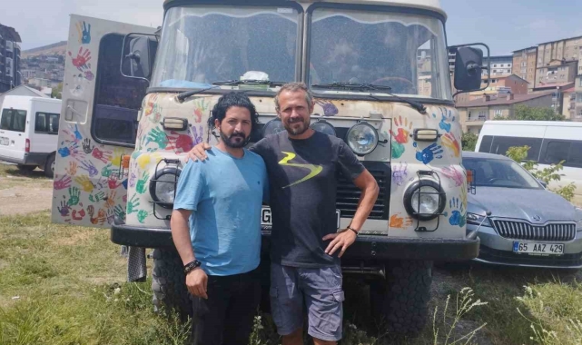 Alman turistler el izleriyle bağ kuruyor