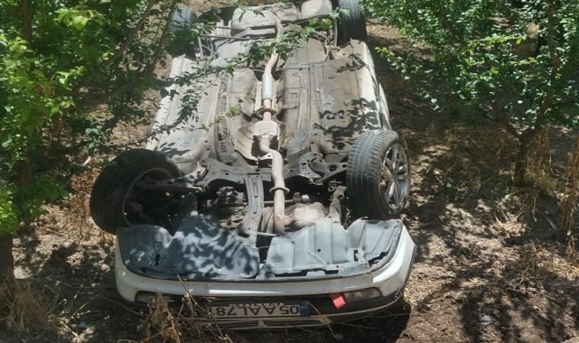 Amasya'da devrilen otomobildeki 5 kişi yaralandı