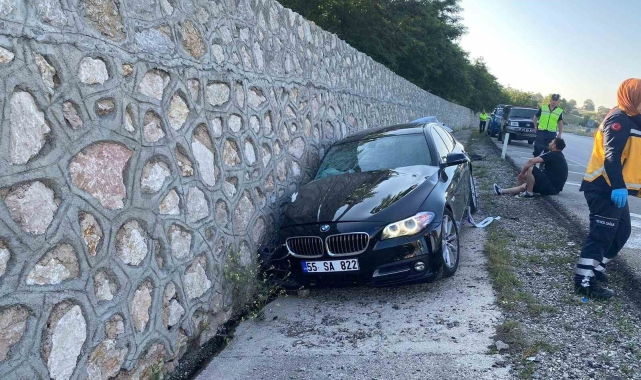 Amasya'da otomobil istinat duvarına çarptı: 1 ölü, 4 yaralı