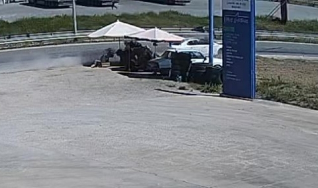 Amasya'da otomobil yol kenarındaki tezgaha daldı: 1 ölü