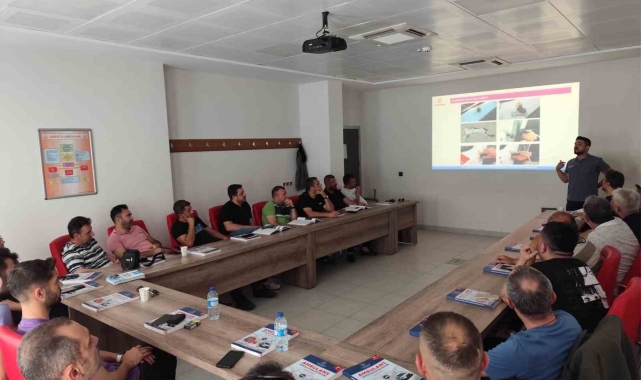 Ambulans sürüş eğitimi verildi