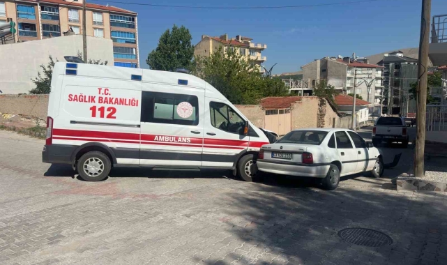 Ambulansın karıştığı kazada 2 sağlık görevlisi yaralandı