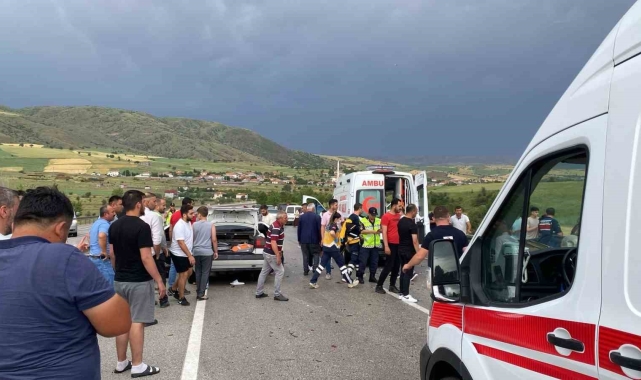 Ankara'da 3 araç birbirine girdi: 10 kişi yaralandı