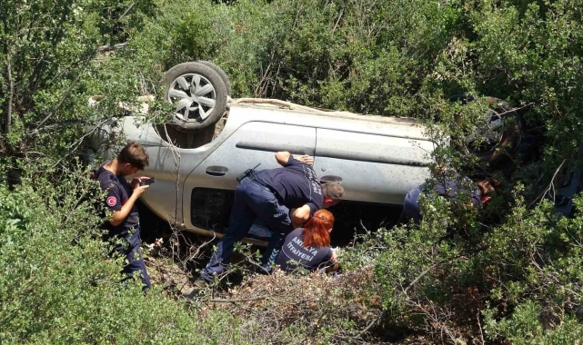 Antalya'da araç 15 metrelik şarampole devrildi: 2 yaralı
