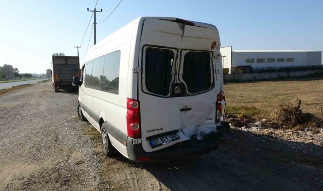 Antalya'da tır ile otel servisi çarpıştı: 8 yaralı