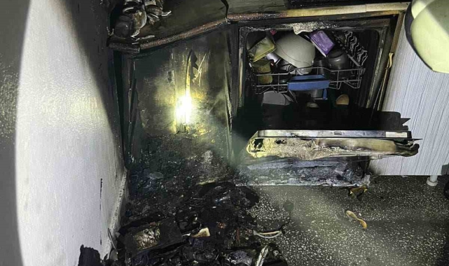 Apartman dairesinde korkutan yangın