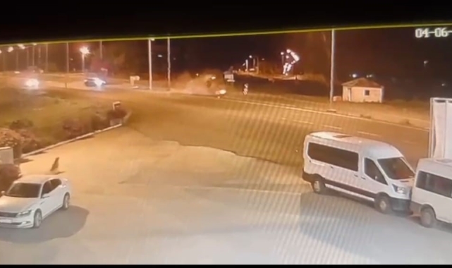 Ardahan'da önündeki araca çarpan otomobil böyle takla attı: 2 yaralı