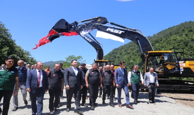 Arhavi'de DSİ'ye ait 7 iş makinesi hizmete alındı