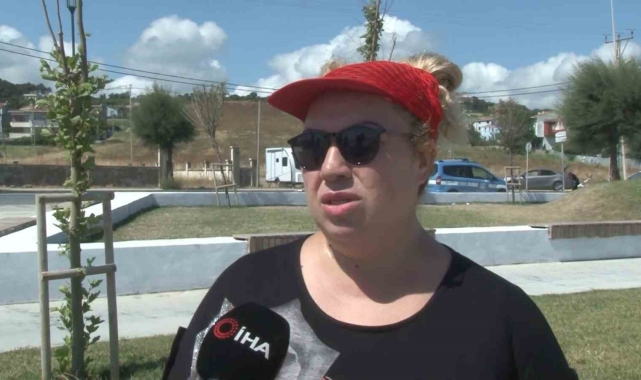 Arnavutköy Belediyesi ekipleri Karaburun Sahili'nde vatandaşları akıntıya karşı uyarıyor