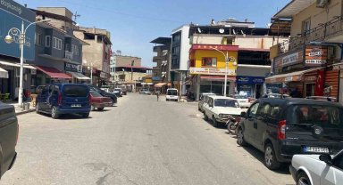 Aşırı sıcaklarla boğuşan Sarıgöl'de cadde ve sokaklar boş kaldı