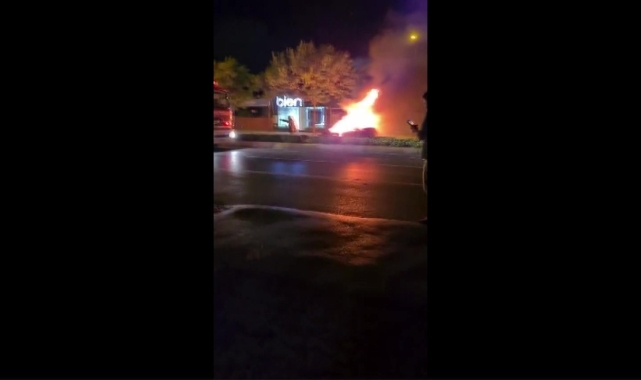 Ataşehir'de aşırı hız yapan otomobil taksiye çarptı: 3 yaralı