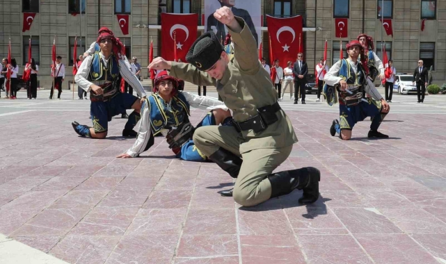 Atatürk'ün Eskişehir'i ziyaretinin 104'üncü yıl dönümü törenle kutlandı