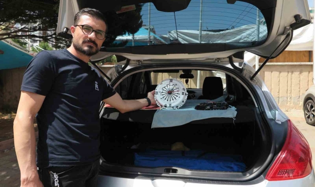 Atık baskı balatalarını saat olarak geri dönüştürüyor