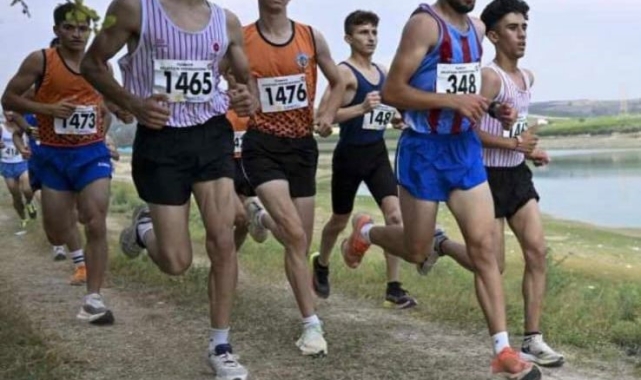 Atletizm il karması yarışından Elazığ'a derece