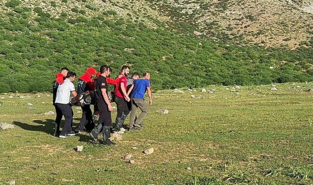 Attan düşen kadın helikopterle hastaneye kaldırıldı