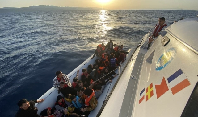 Ayvacık açıklarında 30'u çocuk, 75 kaçak göçmen yakalandı