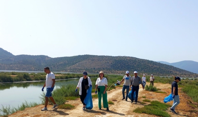 Bafa Gölü'nden bir kamyon çöp çıktı