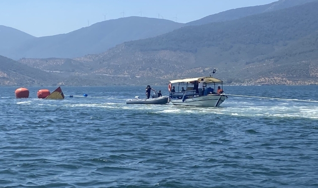 Bafa Gölü'ne düşen uçağı kurtarma çalışmalarına Jandarma destek veriyor