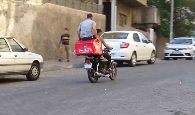 Bagaj kutusu üzerindeki tehlikeli yolculuk kamerada