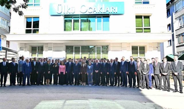Bahçeli, Ülkü Ocakları Eğitim ve Kültür Vakfı'nı ziyaret etti