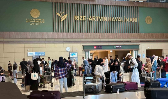 Bahreyn'den gelen ilk charter yolcuları Rize'de