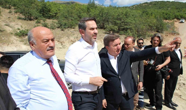 Bakan Bayraktar maden sahasında incelemede bulunarak acılı aileleri ziyaret etti
