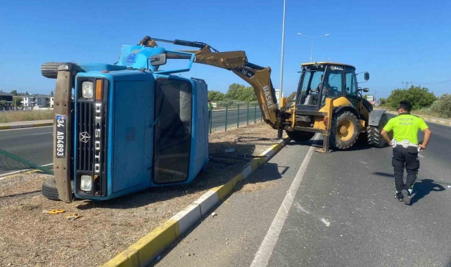 Balıkesir'de kamyonet devrildi; 1 ölü, 2 yaralı