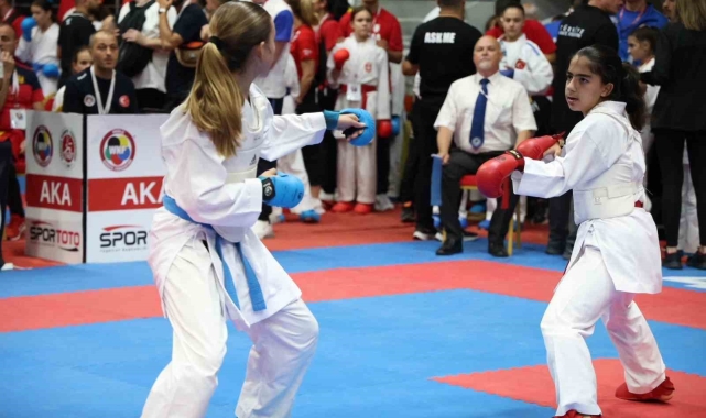 Balkan Çocuklar Karate Şampiyonası İstanbul'da başladı