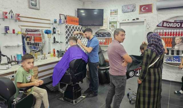 Bandırma'da berberlerin Kurban Bayramı mesaisi