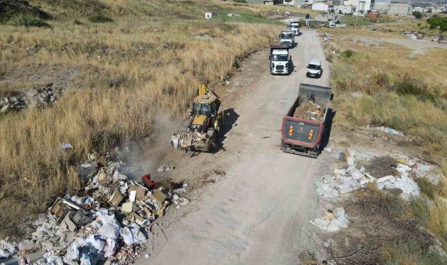 Bandırma'da çöp dağları temizleniyor