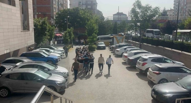 Bankadan aradığını söyleyerek vatandaşları 5 milyon TL dolandıran şüpheliler yakalandı
