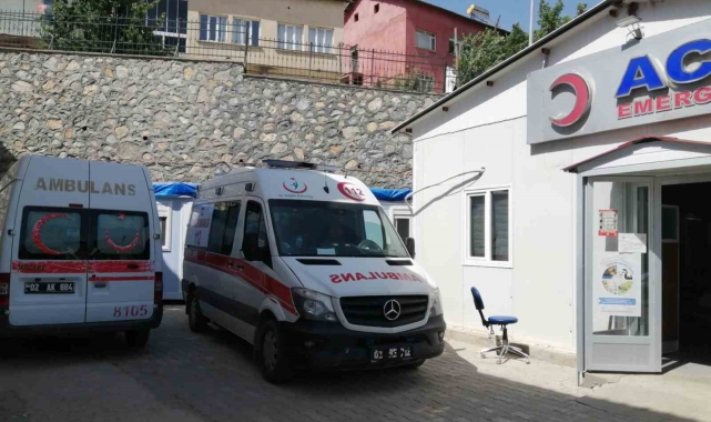 Baraka yangınında 4 kişi hastanelik oldu