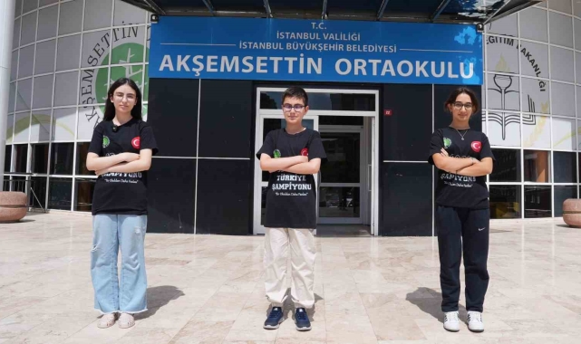 Başakşehir'de aynı okuldan üç LGS şampiyonu çıktı