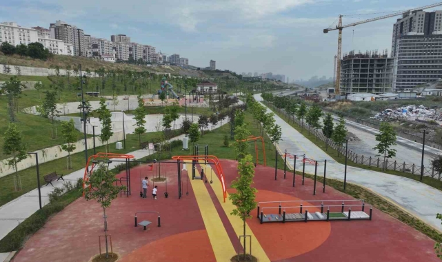 Başakşehir'de Çam ve Sakura Millet Bahçesi'ne yoğun ilgi