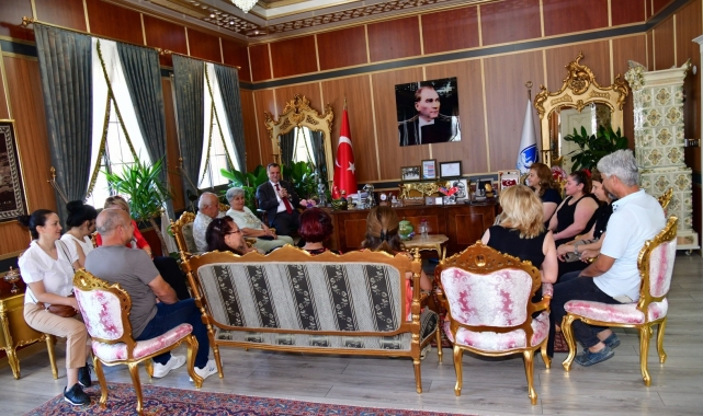 Başkan Balaban vatandaşlarla bayramlaştı