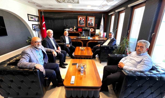 Başkan Büyükkılıç'tan Pınarbaşı Belediyesi'ne ziyaret