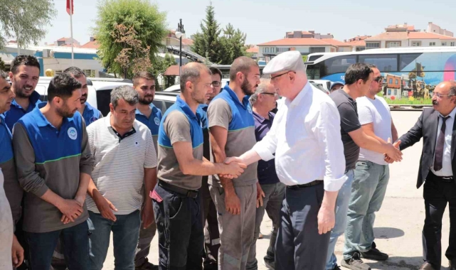 Başkan Kurt belediye çalışanları ile bayramlaştı