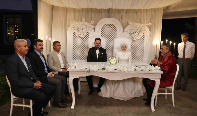 Başkan nikahı kıydı Vali şahitliğini yaptı