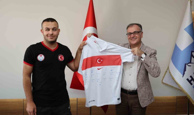 Başkan Özdoğan'a milli takımdan ziyaret