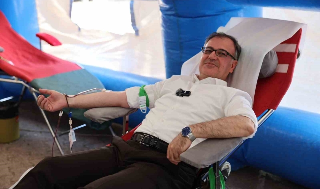 Başkan Özdoğan'dan örnek kan bağışı