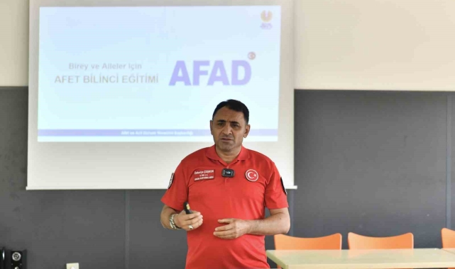 Başkan Özer, Esenyurt'u depreme karşı bilinçlendirmek için kırmızı alarm verdi