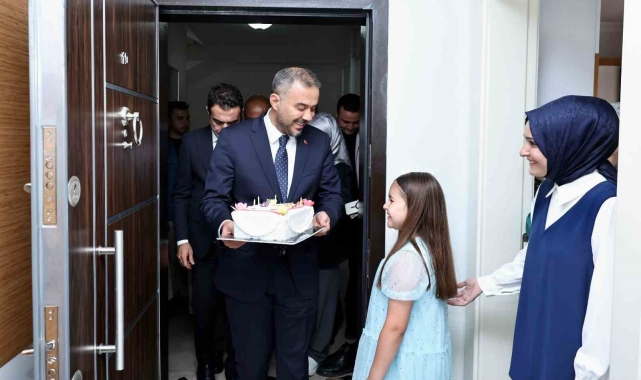 Başkan Toptaş'tan şehidin kızına doğum günü sürprizi